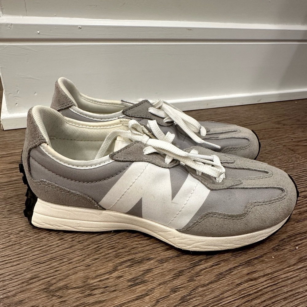 New Balance 327 kids 4.5 women’s 6